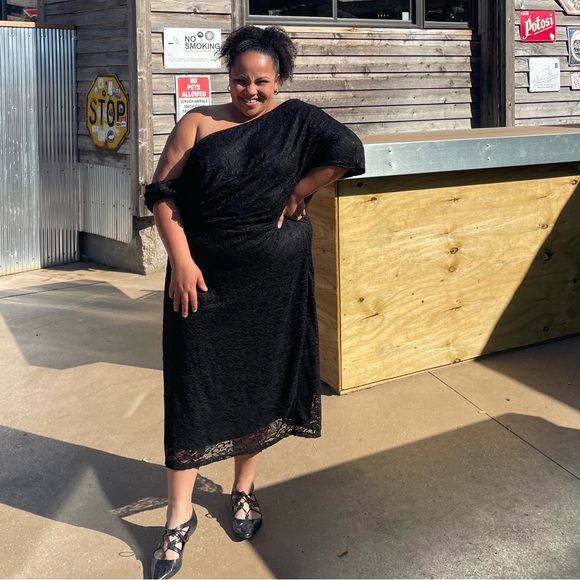 Adriana | Onslaught of Secondhand Joy - Picture 2 of 14